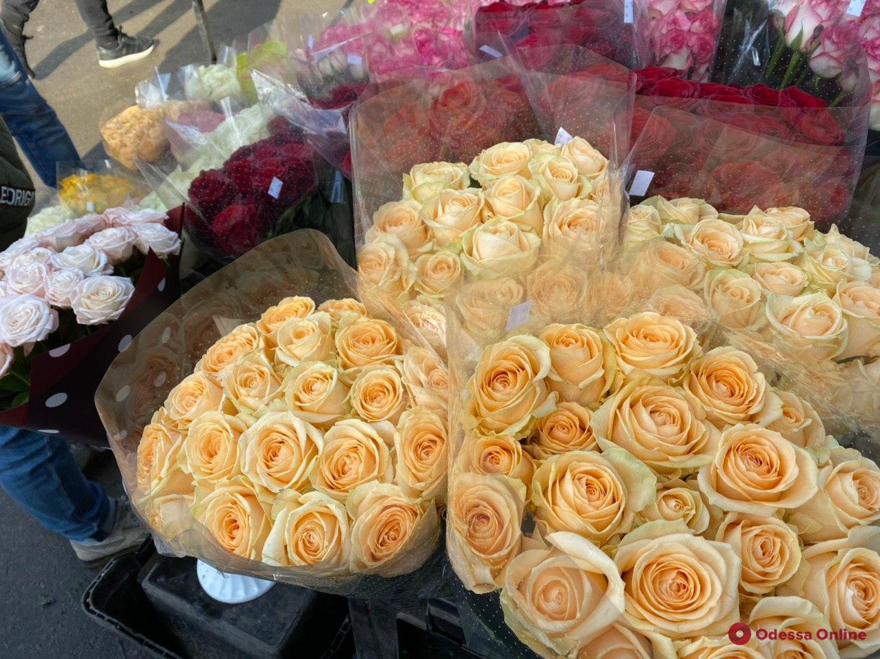 Тюльпаны, розы и гиацинты: во сколько обходятся одесситам букеты ко Дню влюбленных