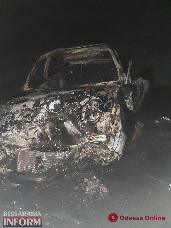 В Одесской области Opel врезался в дерево и загорелся — водитель погиб