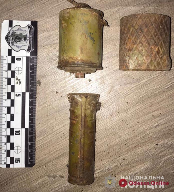 Пистолеты-пулеметы, РПД, MG 42 и гранаты: у жителя Усатово изъяли целый арсенал (видео)