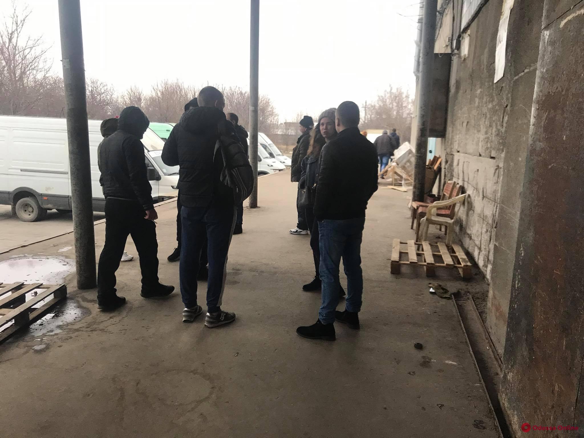 Люди не могут получить посылки: в Одессе штурмовали отделение «Ин Тайма»
