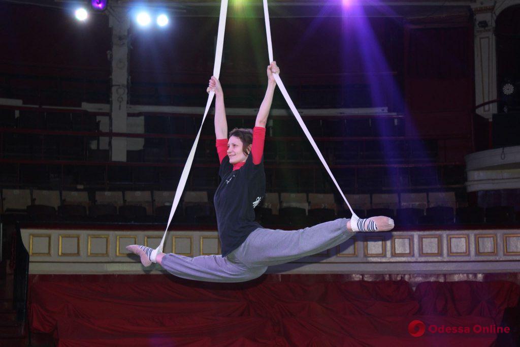 Полет под куполом: экстремальная жизнь воздушной гимнастки