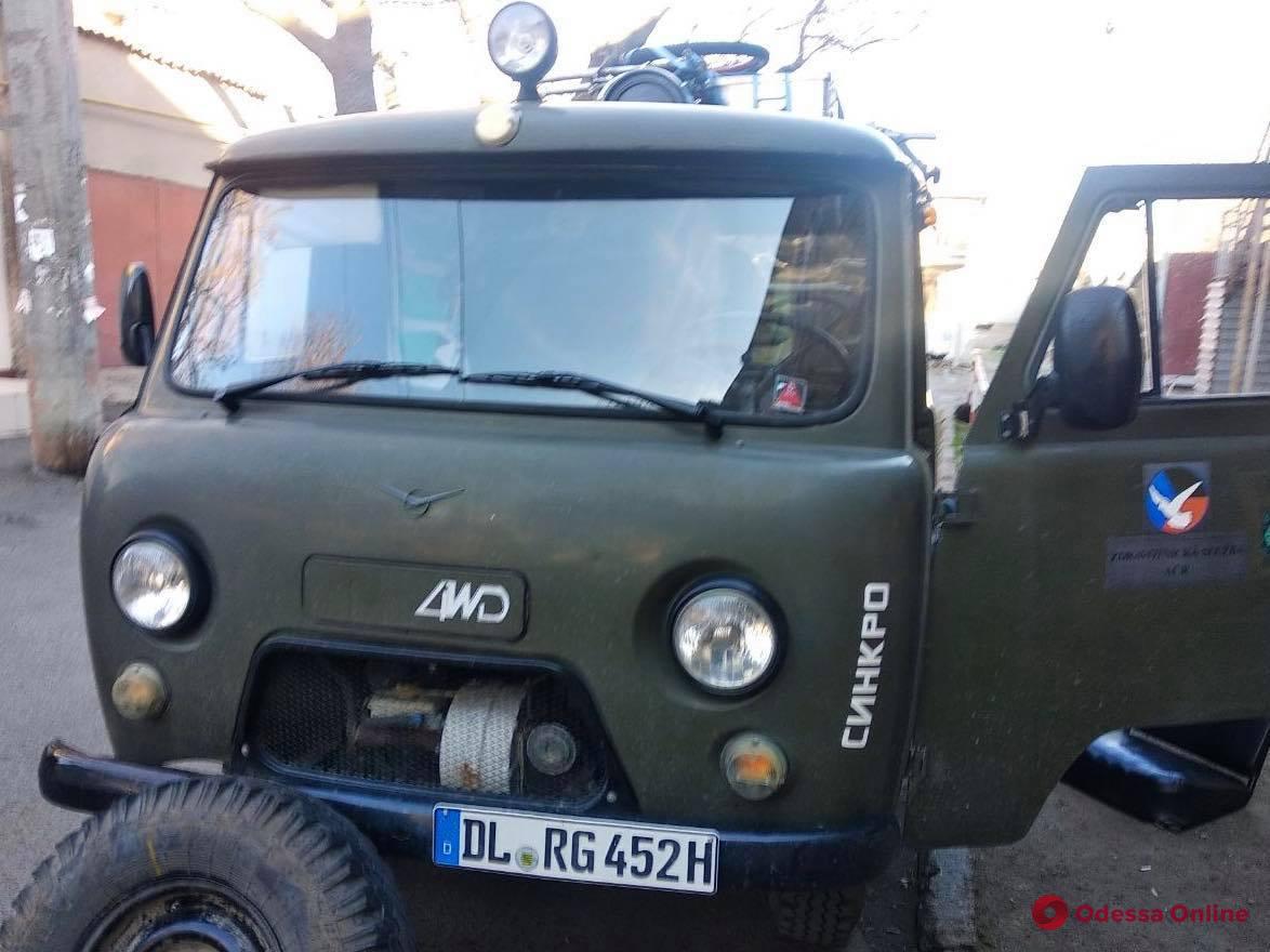 Старый УАЗ на «евробляхах»: в Одессу на необычном транспорте приехал немецкий путешественник