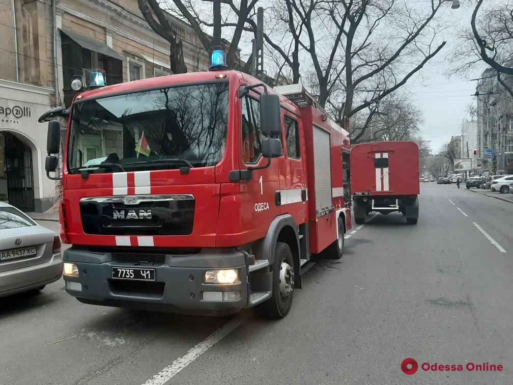 В центре Одессы тушили пожар в подвале
