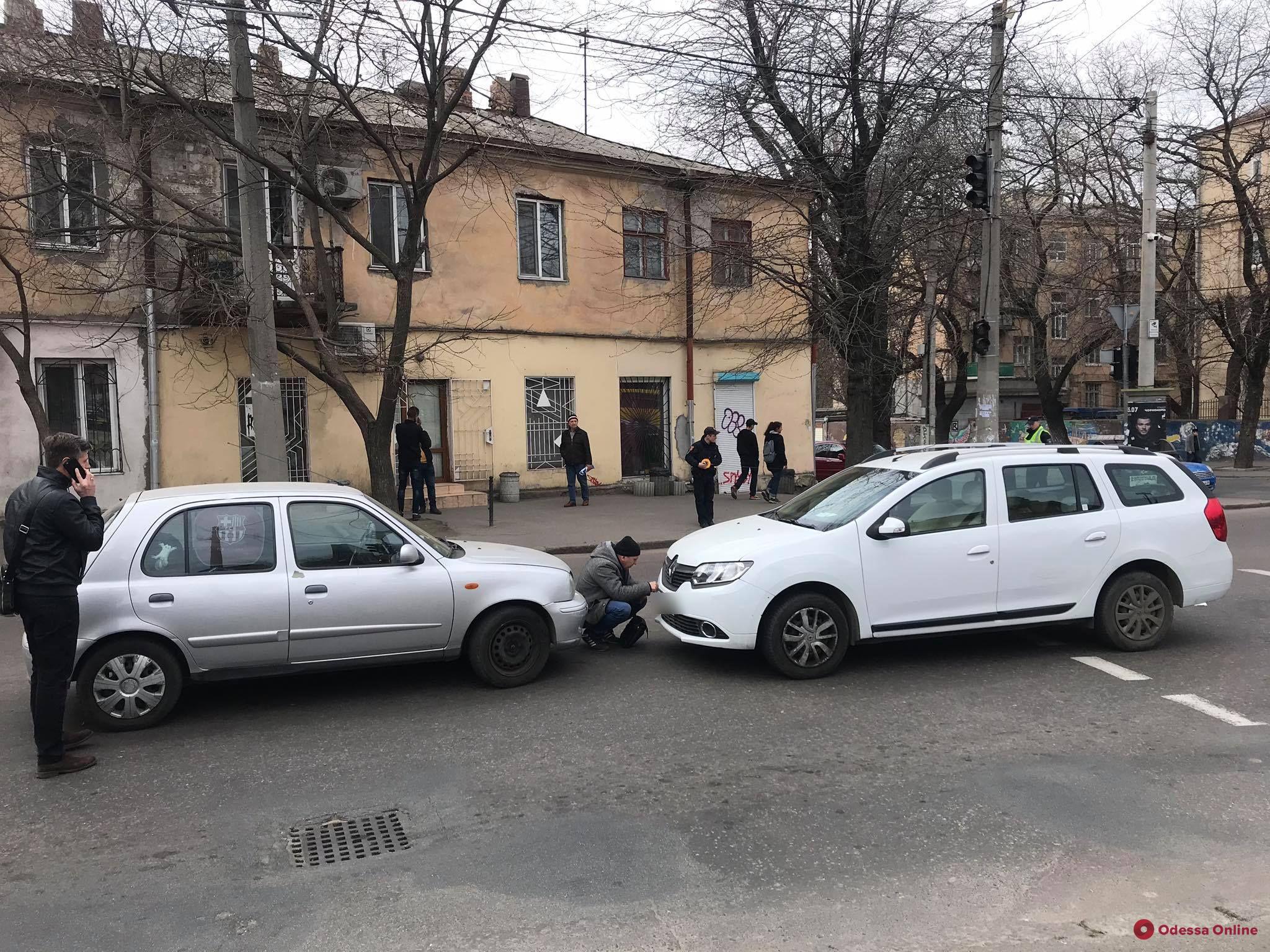 На Новосельского не разминулись два авто