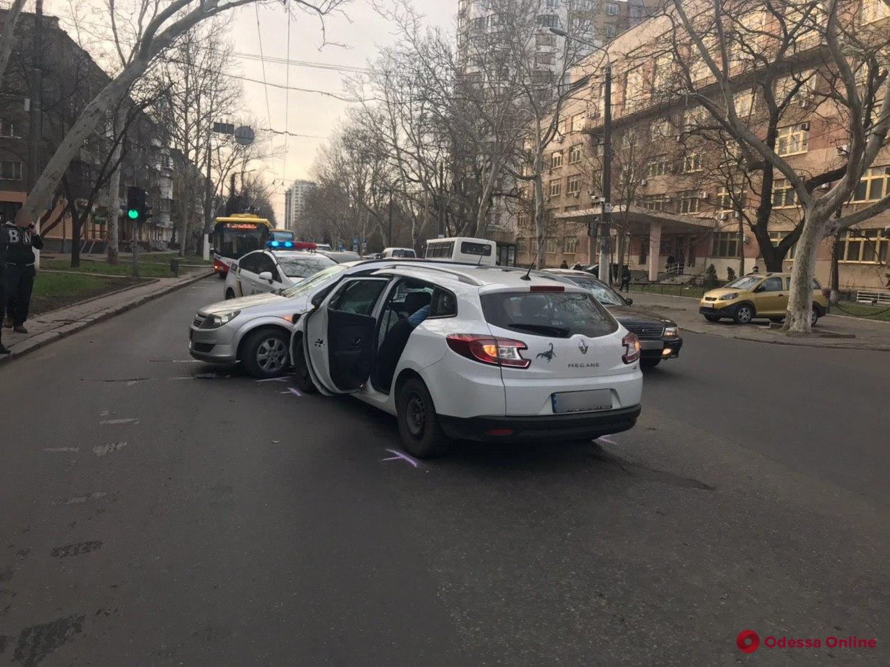 В аварии на проспекте Шевченко пострадала женщина