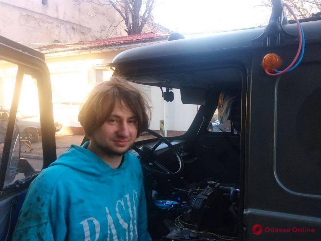 Старый УАЗ на «евробляхах»: в Одессу на необычном транспорте приехал немецкий путешественник