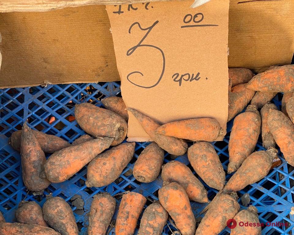 Ананасы, перец и морковь: воскресные цены на одесском «Привозе»