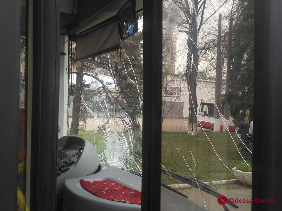 В «Одесгорэлектротрансе» подсчитали ущерб от хулиганских действий пассажиров (фото)
