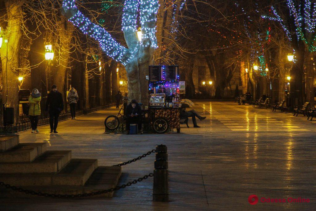 Сияние огней и пустынные улицы: фотопрогулка по вечерней Одессе