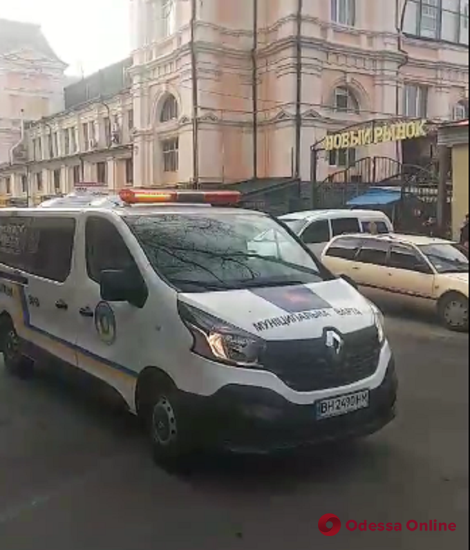 В Одессе заработали громкоговорители: людей призывают соблюдать карантин (видео)