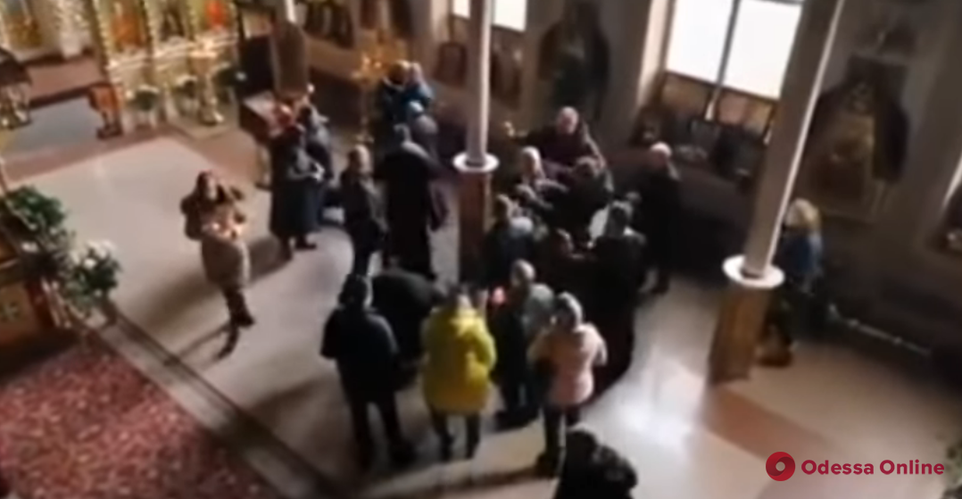 Полиция открыла уголовное производство по факту драки в одесском храме (видео)