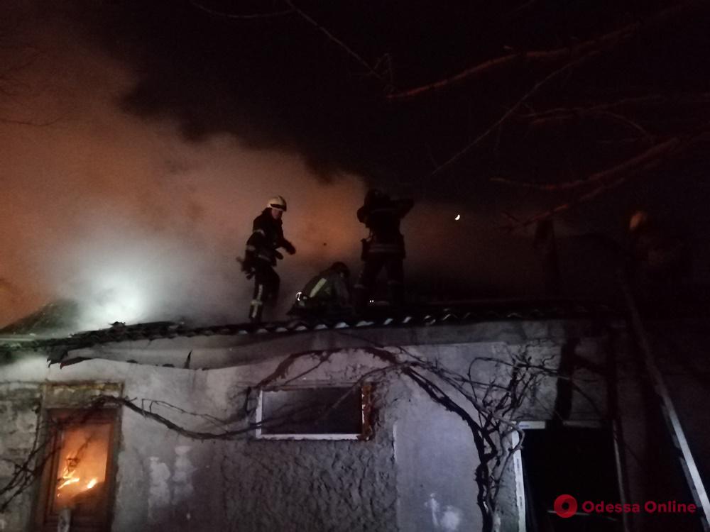 В частном доме на Ленпоселке тушили пожар
