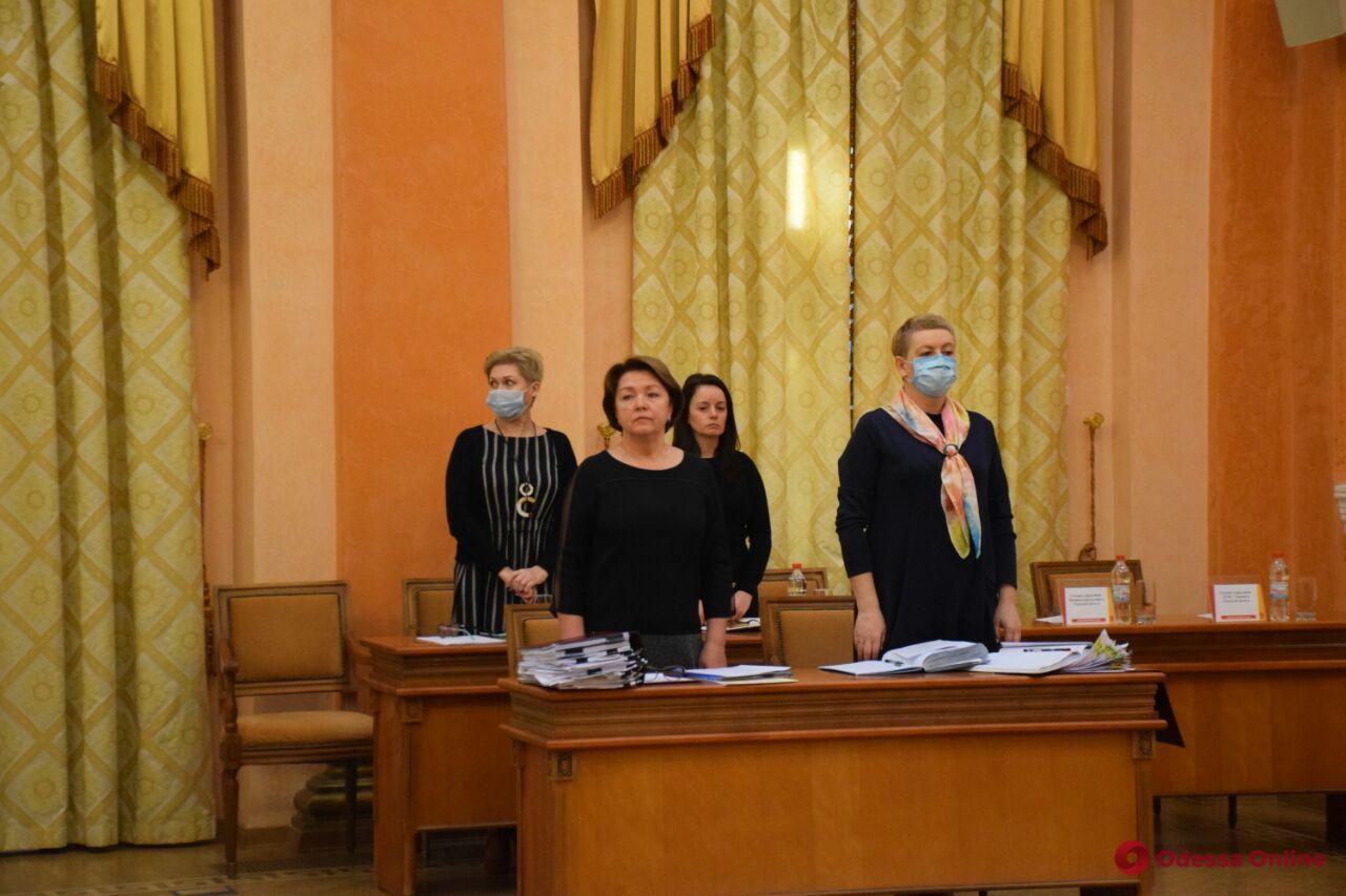 Сессия Одесского горсовета в масках (фоторепортаж)