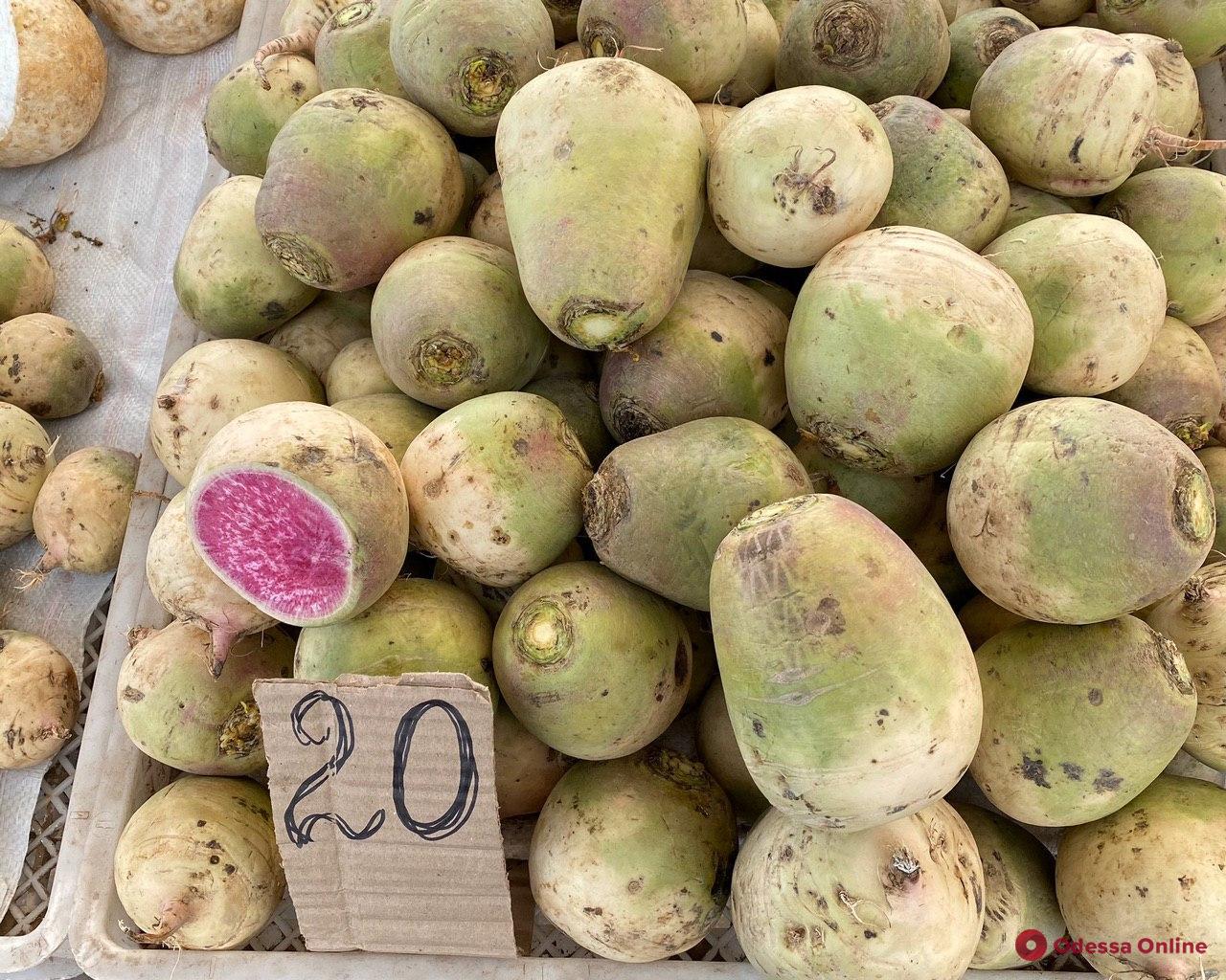 Картофель, яблоки и мясо: воскресные цены на одесском «Привозе»