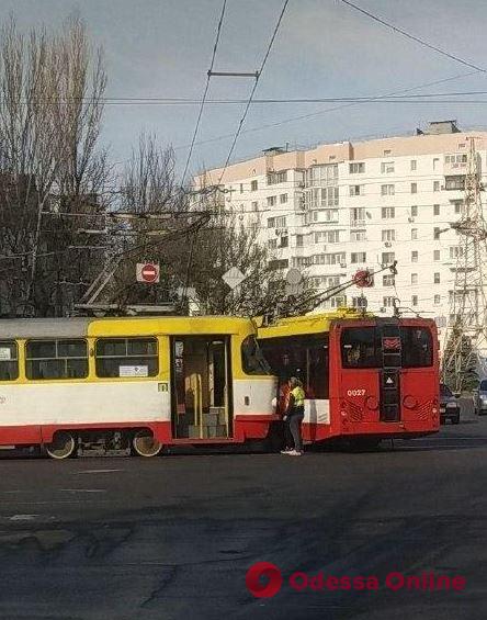 В Одессе из-за ДТП заблокировано движение 5-ти трамвайных маршрутов