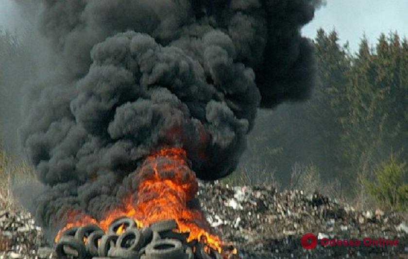Под Одессой горели шины и мусор
