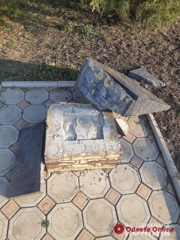 В Одесской области пьяный вандал разрушил памятник ликвидаторам Чернобыльской катастрофы