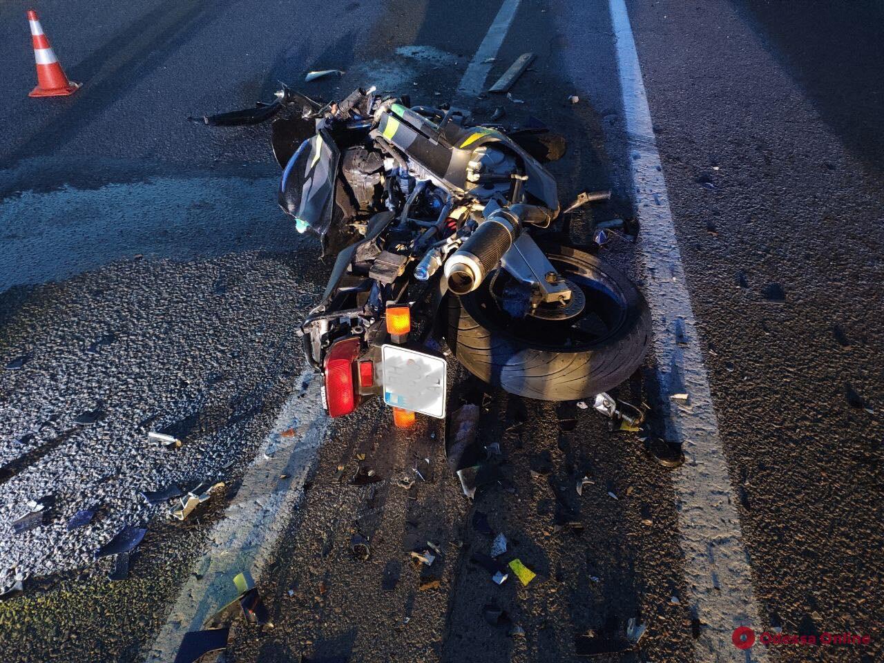 Под Одессой автомобиль сбил мотоциклиста (фото)