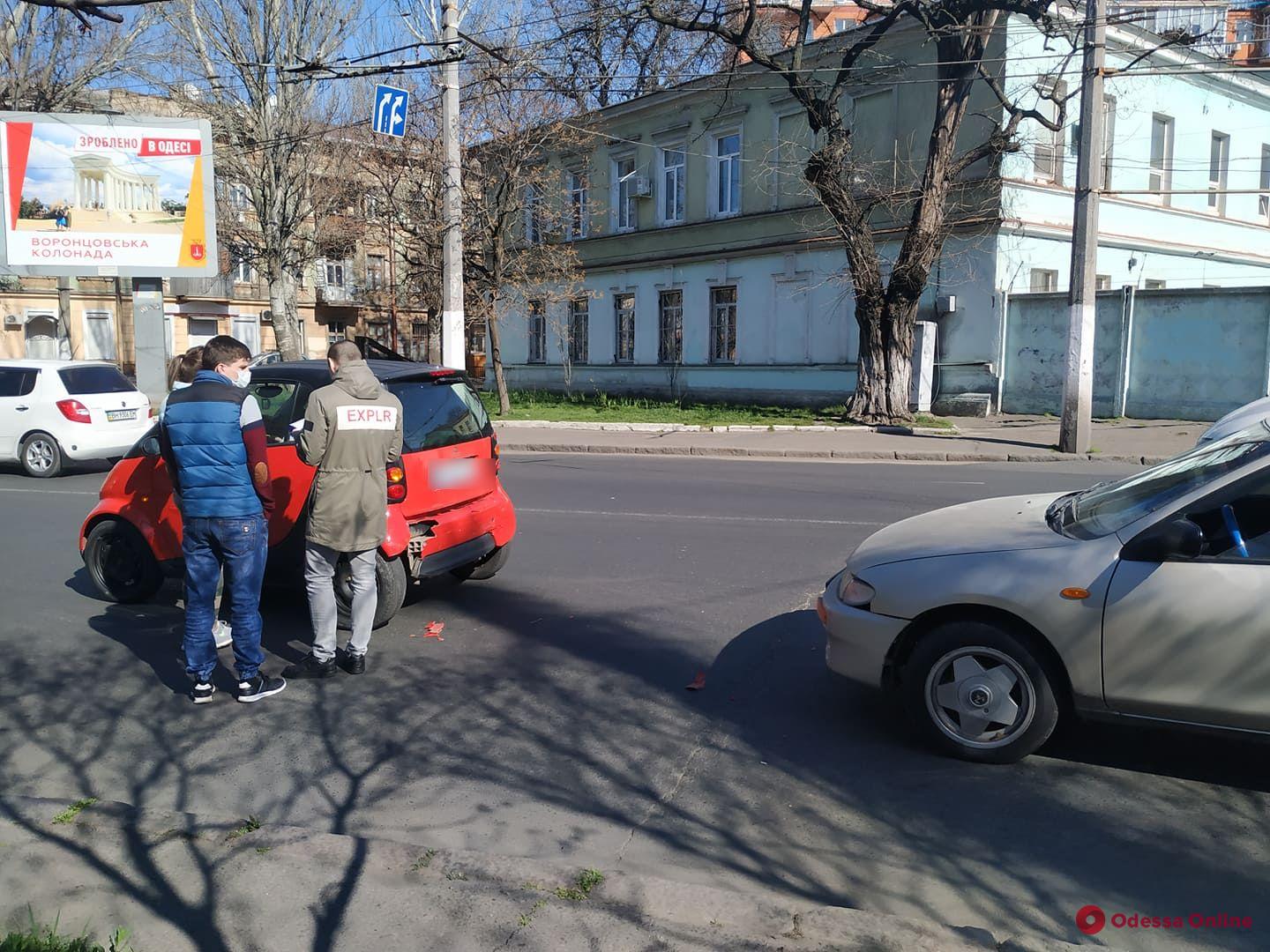 В Одессе столкнулись Smart и Mazda