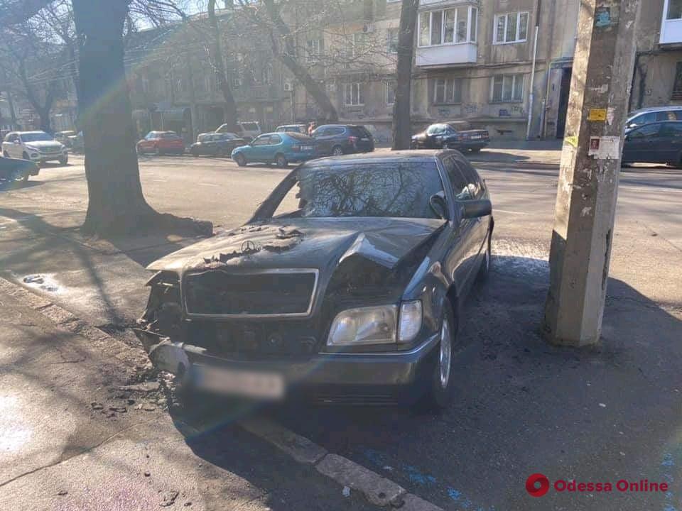 Ночью сгорел автомобиль одесского активиста (обновлено)
