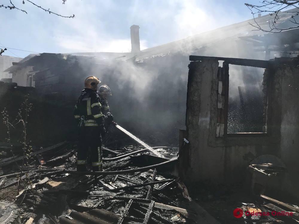 Под Одессой горел жилой дом