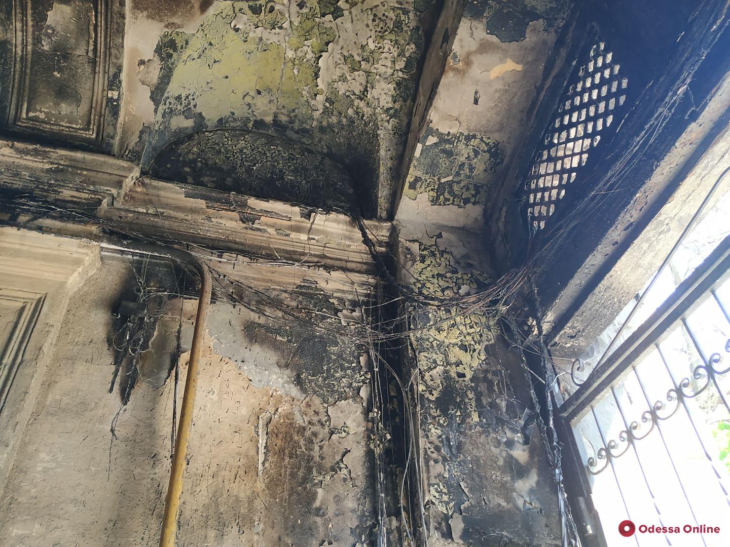 В переулке Маяковского тушили пожар в «доме трезвенников» (фото)