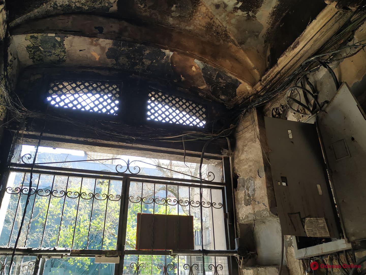 В переулке Маяковского тушили пожар в «доме трезвенников» (фото)