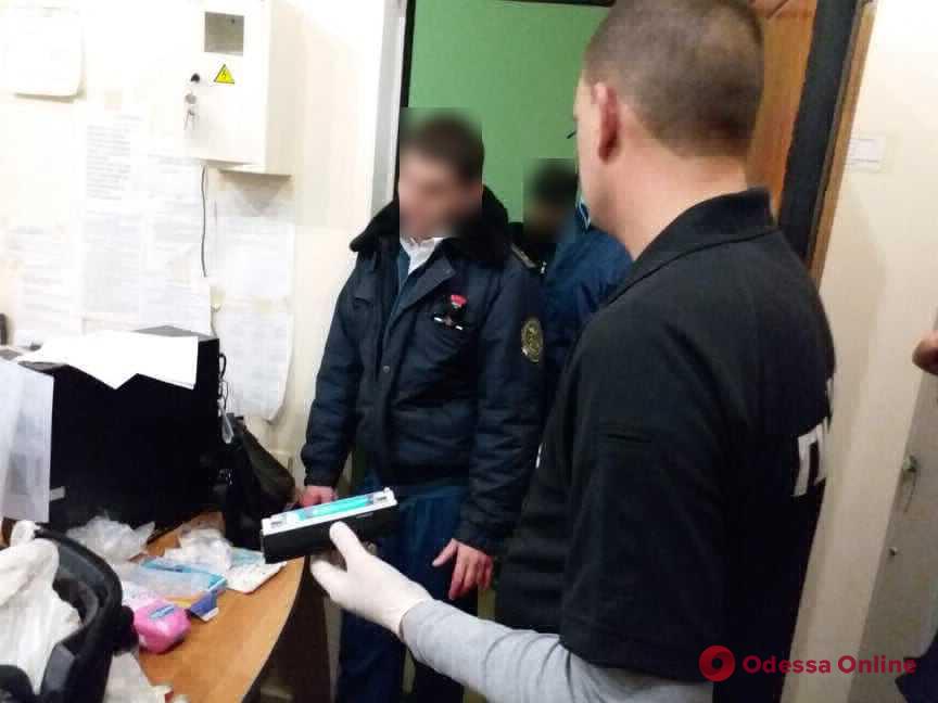 В Одессе будут судить таможенника-взяточника