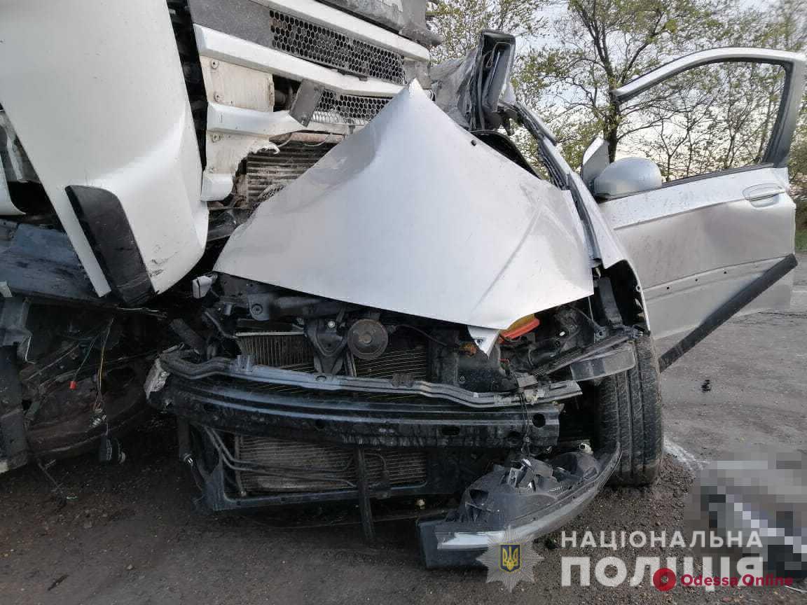 На Объездной дороге столкнулись грузовик и легковушка – один из водителей погиб