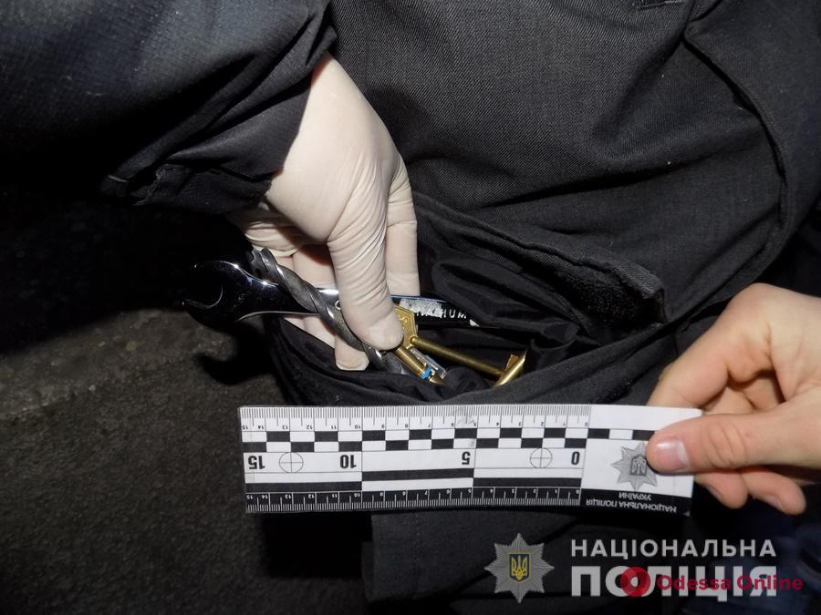 В Белгороде-Днестровском иностранец залез в банк и пытался открыть депозитарий