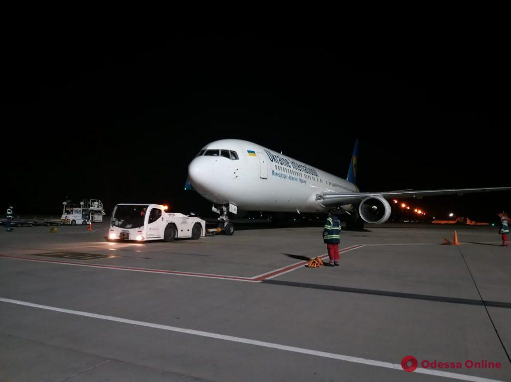 В Борисполь прибыл самолет с эвакуированными из США украинцами