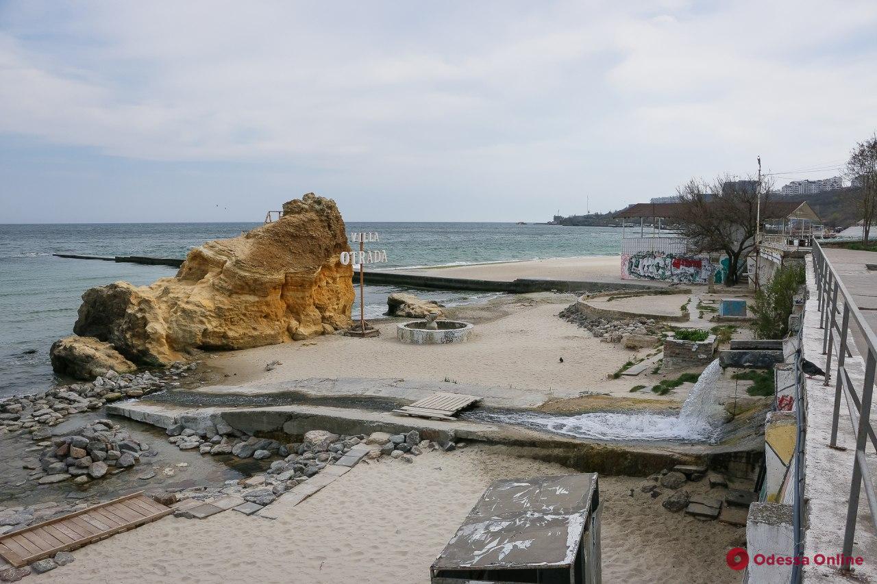 На четырех одесских пляжах вода не соответствует нормам