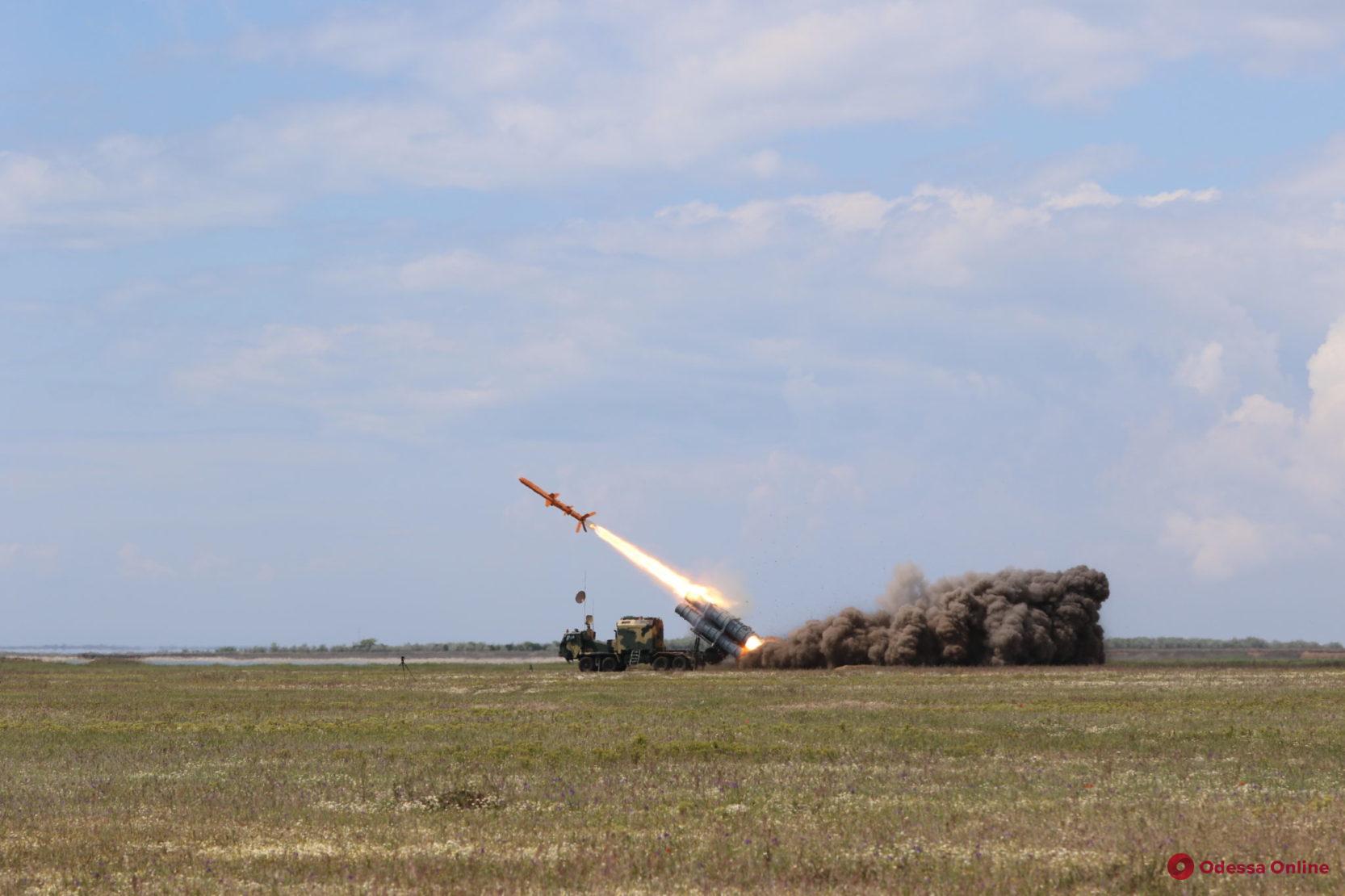 В Одесской области проходят испытания ракетного комплекса (фото, видео)