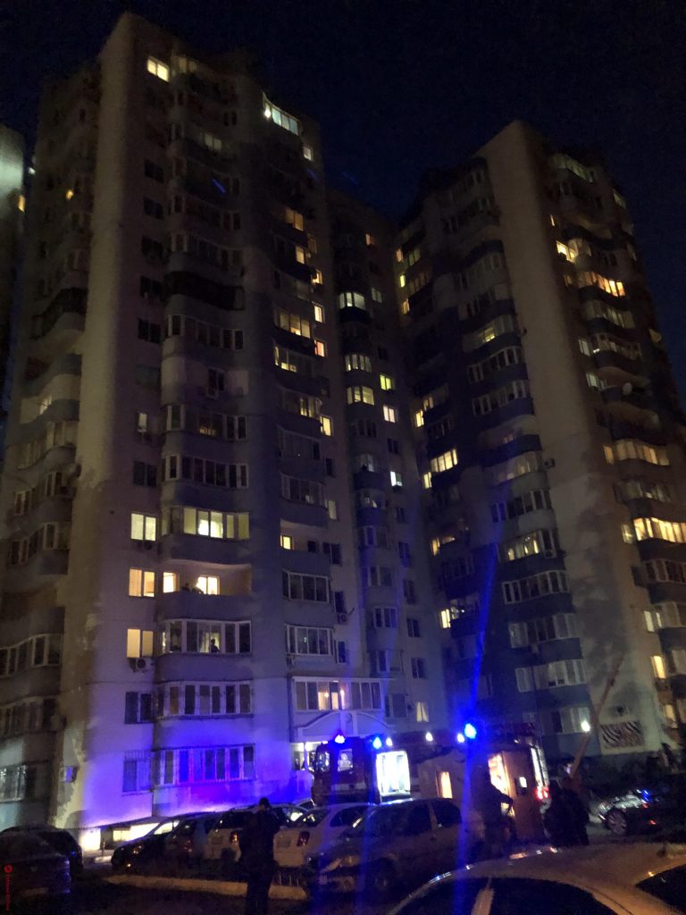 Переполох на поселке Котовского: в 16-этажке искали источник задымления (фото)
