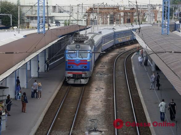 С 1 июня в Украине возобновят железнодорожные перевозки