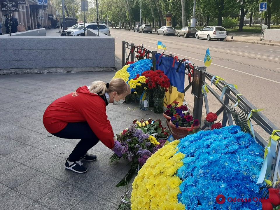 Одесситы почтили память первых жертв трагедии 2 мая в центре города