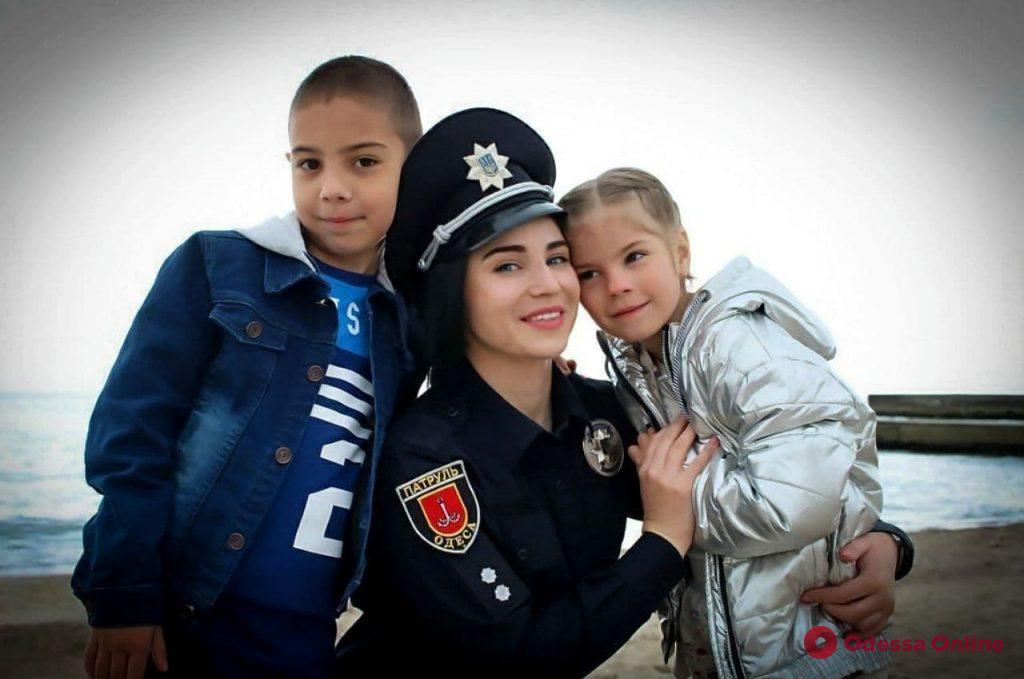Одесские патрульные сняли трогательный ролик по случаю Дня матери (видео)