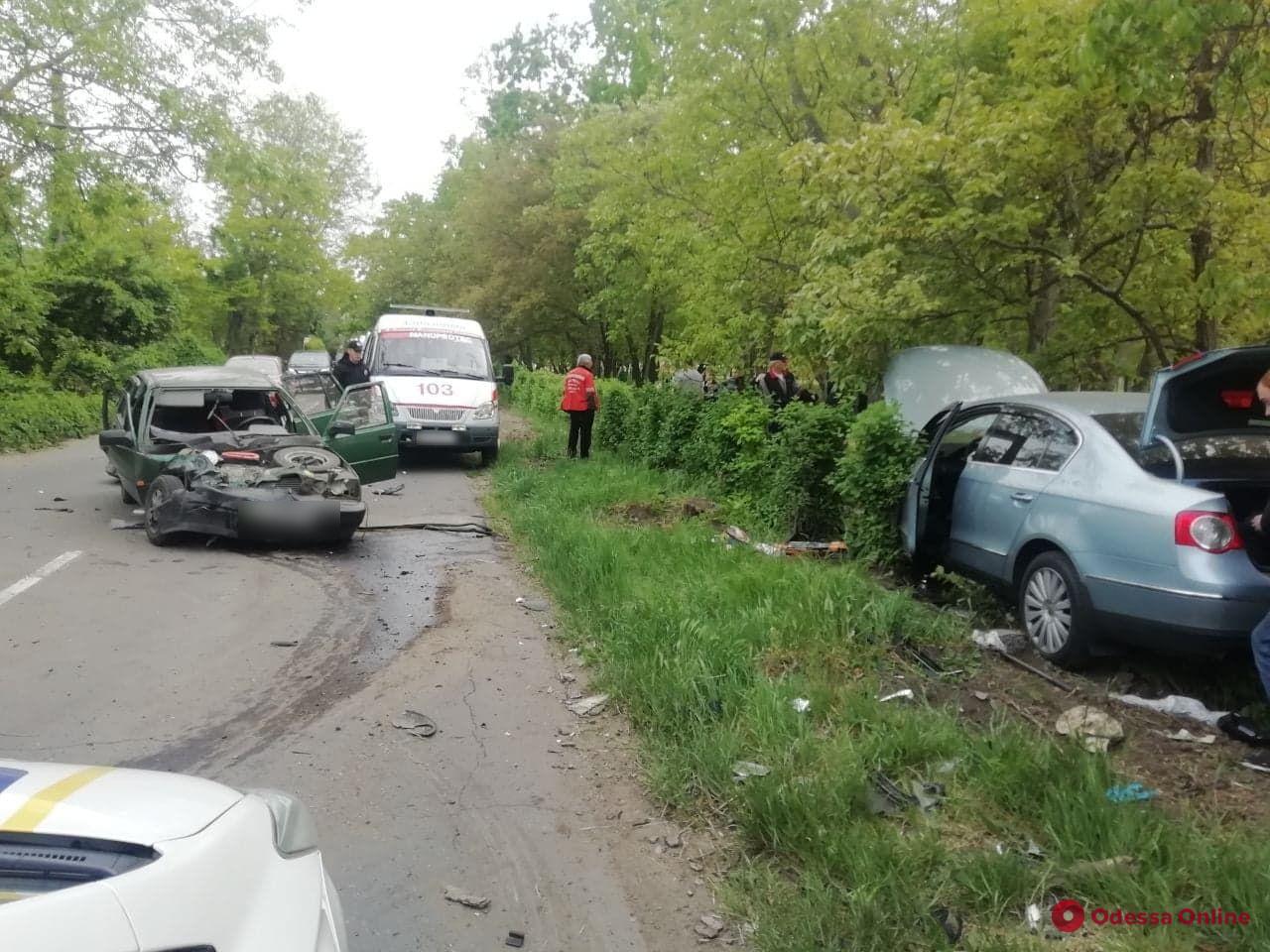 В Одессе столкнулись две легковушки — есть пострадавший