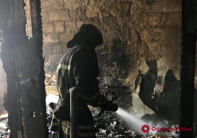 В Одессе на Ленпоселке горел частный дом (фото)