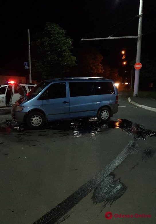 В Измаиле столкнулись микроавтобус и легковушка – пострадал один из водителей