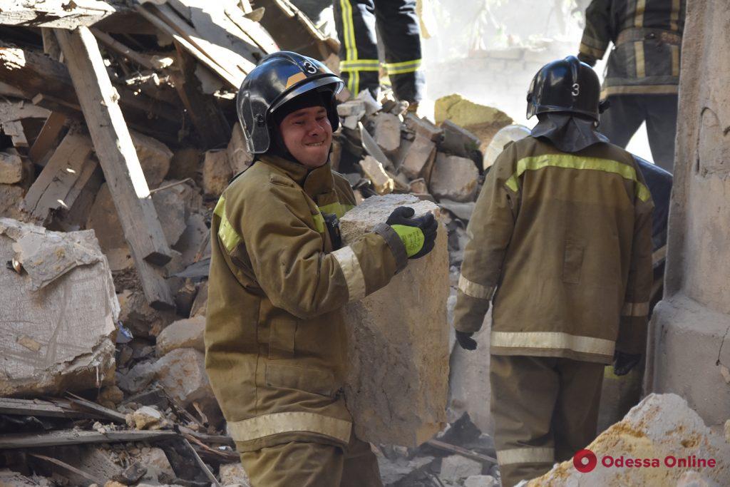 Обвал на Торговой: спасатели готовятся к демонтажу стены и крыши рухнувшего дома