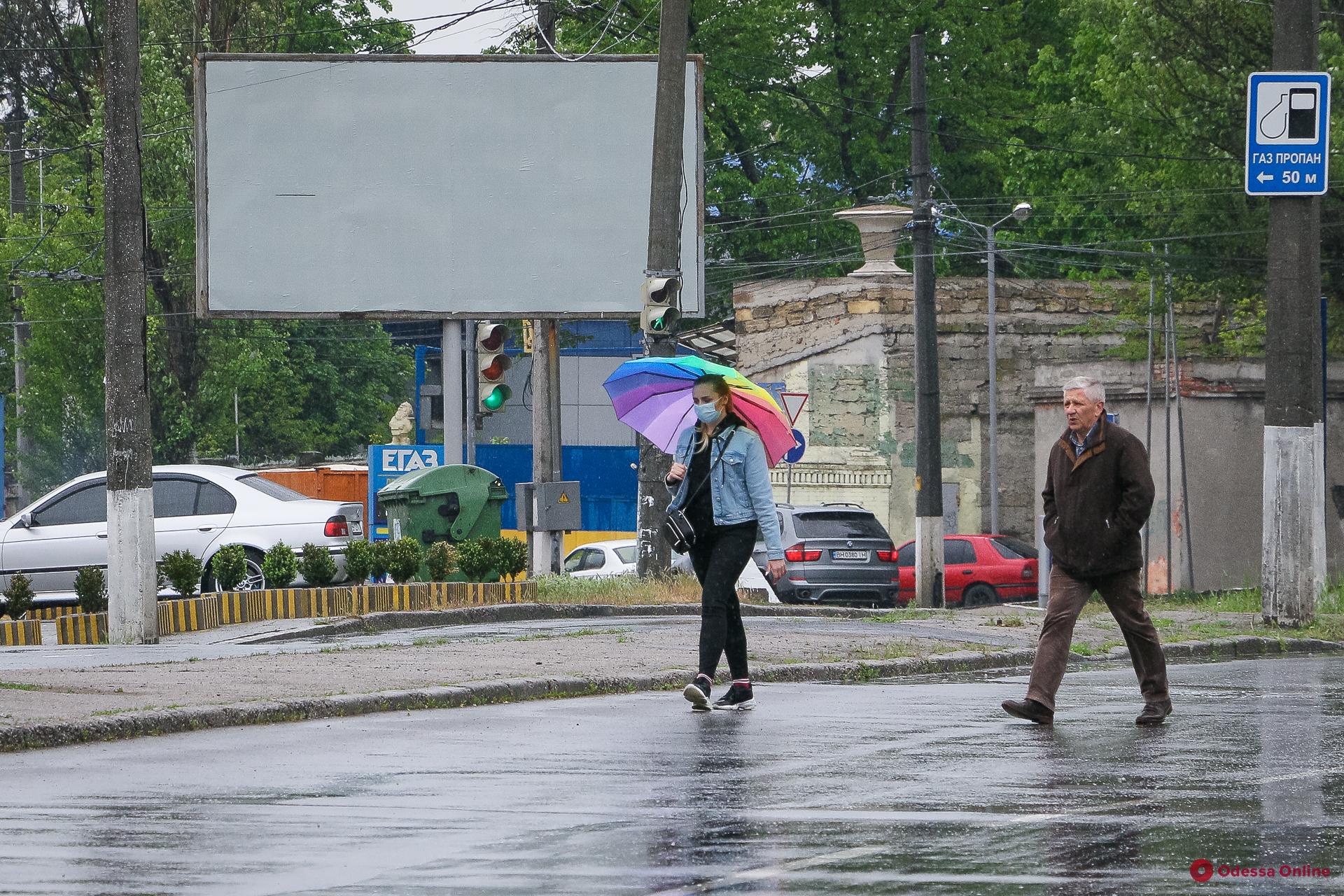 Первый майский дождь в Одессе (фоторепортаж)