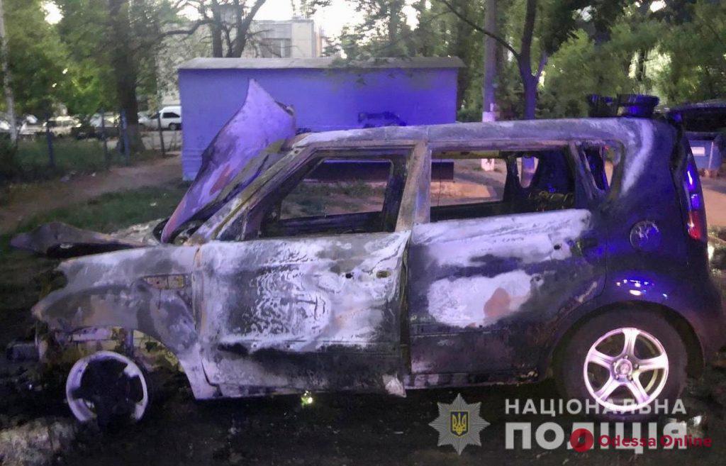 На Черемушках и поселке Котовского горели три автомобиля (фото)