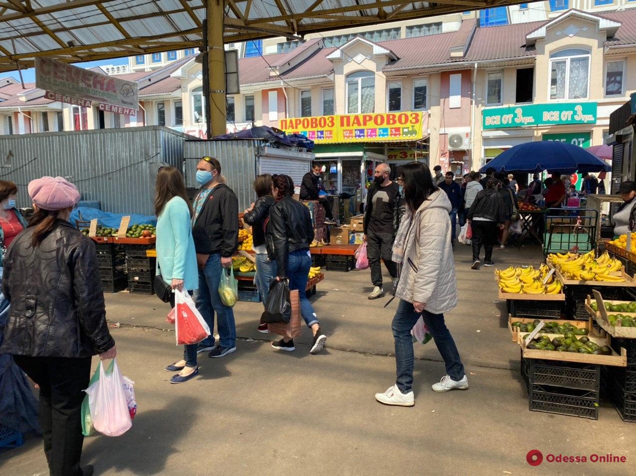 В Одессе открылись рынки: горожане активно делают базар на «Привозе» (фото)