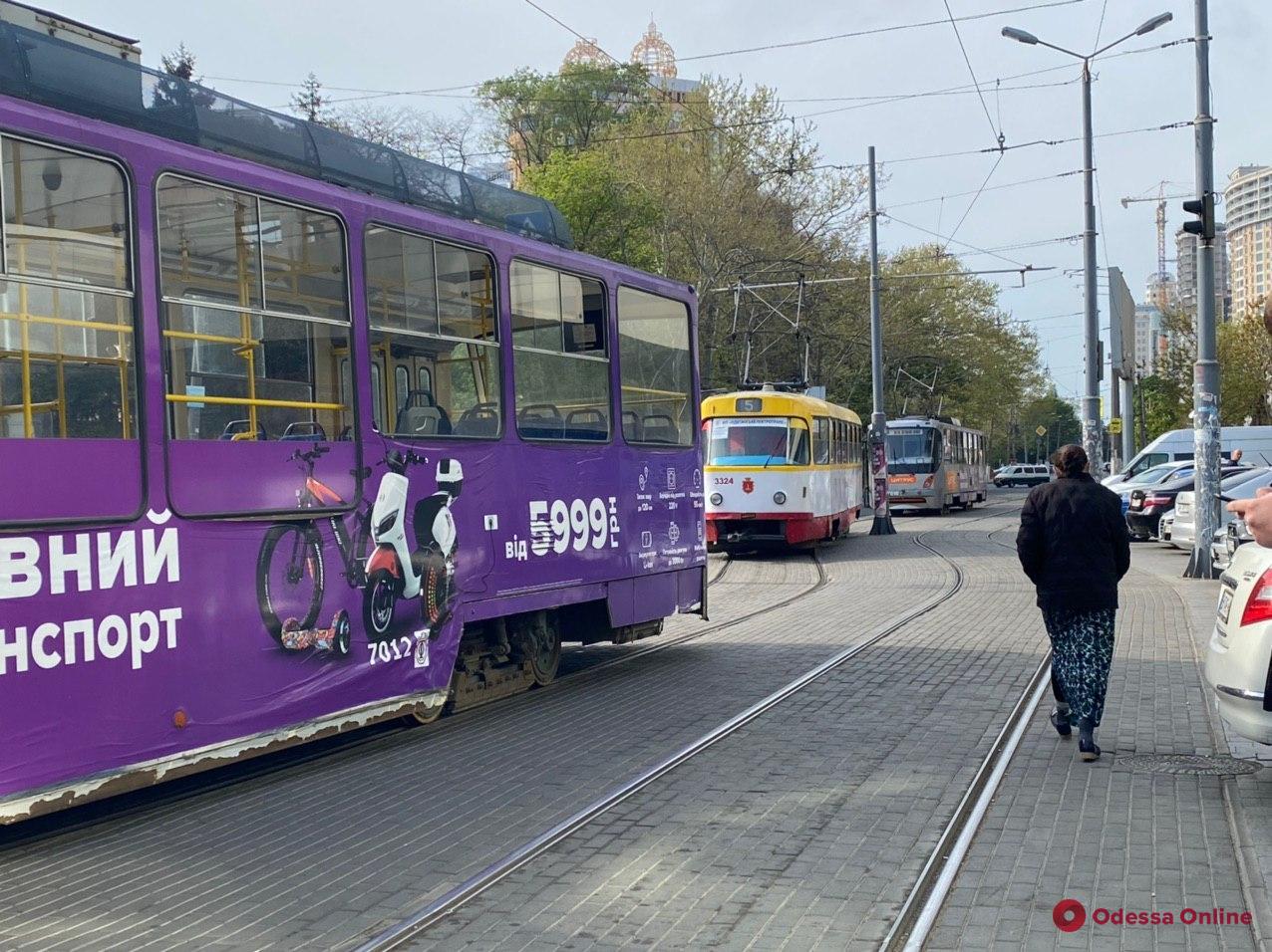 Автохам заблокировал движение трамваев в Аркадии (фото)