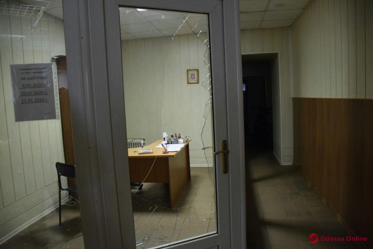 Одесские активисты нагрянули в наркологический центр — местные жители утверждают, что это наркоточка