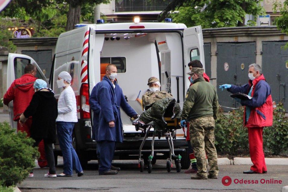 В Одессу прибыл очередной борт с ранеными бойцами (фото)