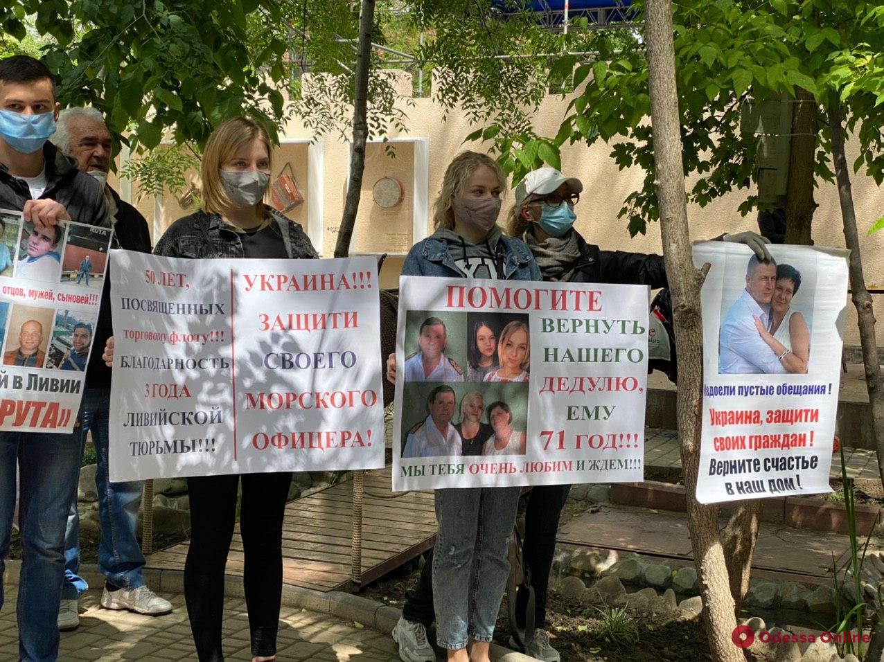 Находятся в ливийских тюрьмах больше трёх лет: украинские моряки объявили голодовку