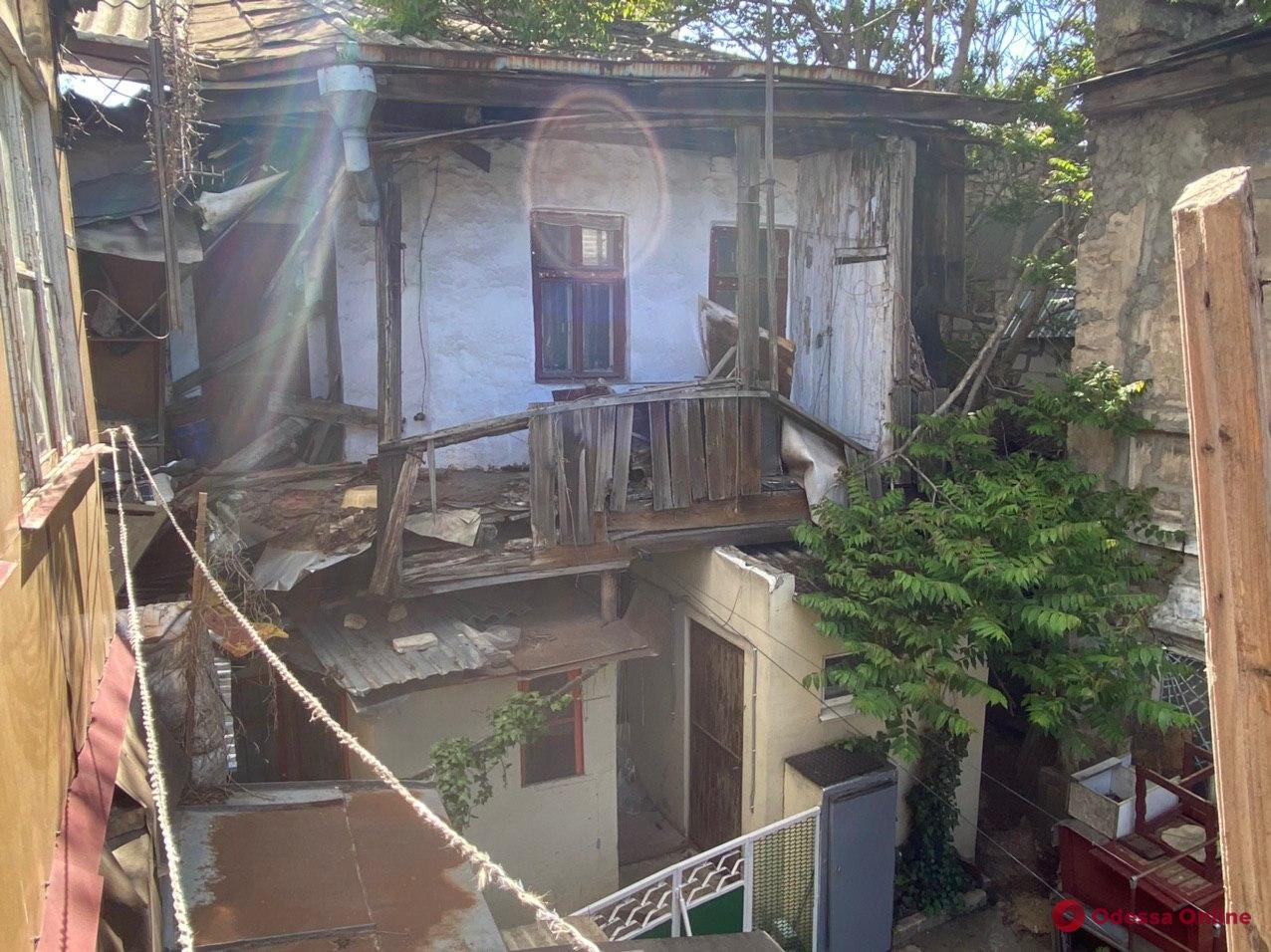 В обвалившемся доме на Среднефонтанской проведут экспертизу (фото)
