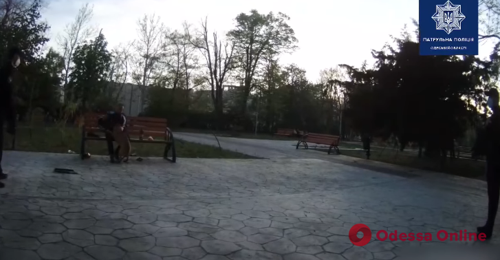 Инцидент с ранением собаки в Одессе: как действовали полицейские (видео с бодикама)
